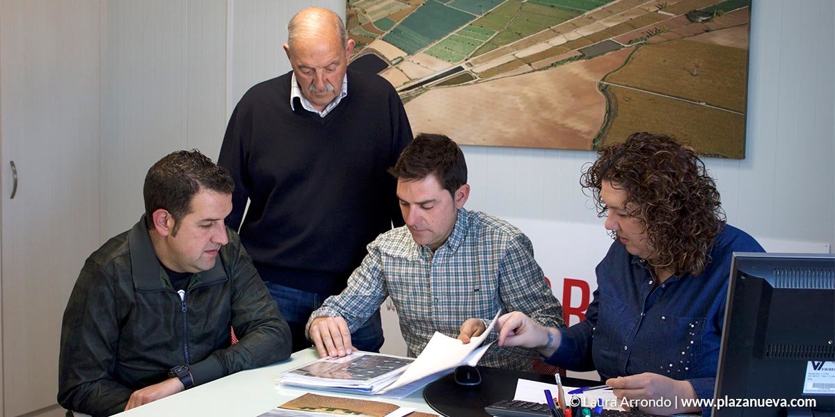 Agorreta trabajando en oficina