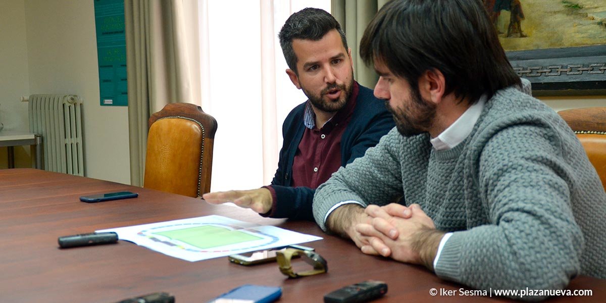 Joaquim Torrents y Eneko Larrarte explican las deficencias encontradas en el Ciudad de Tudela 2