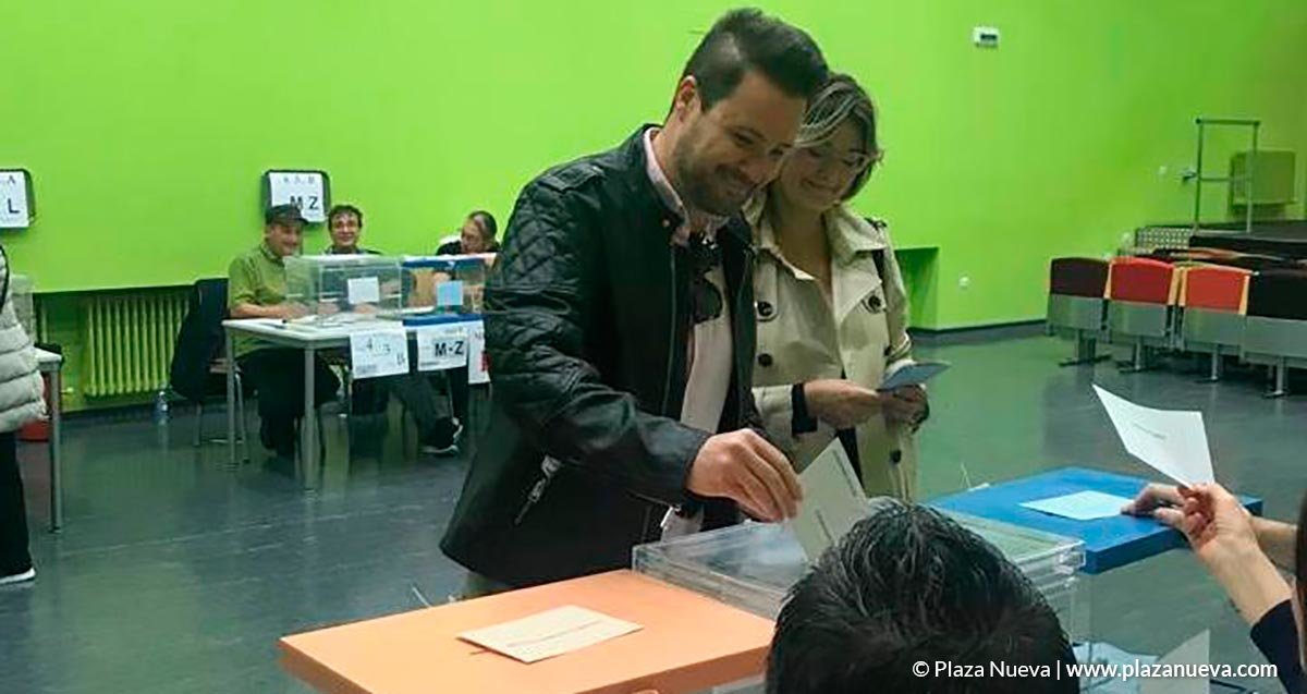 Alejandro Toquero votando