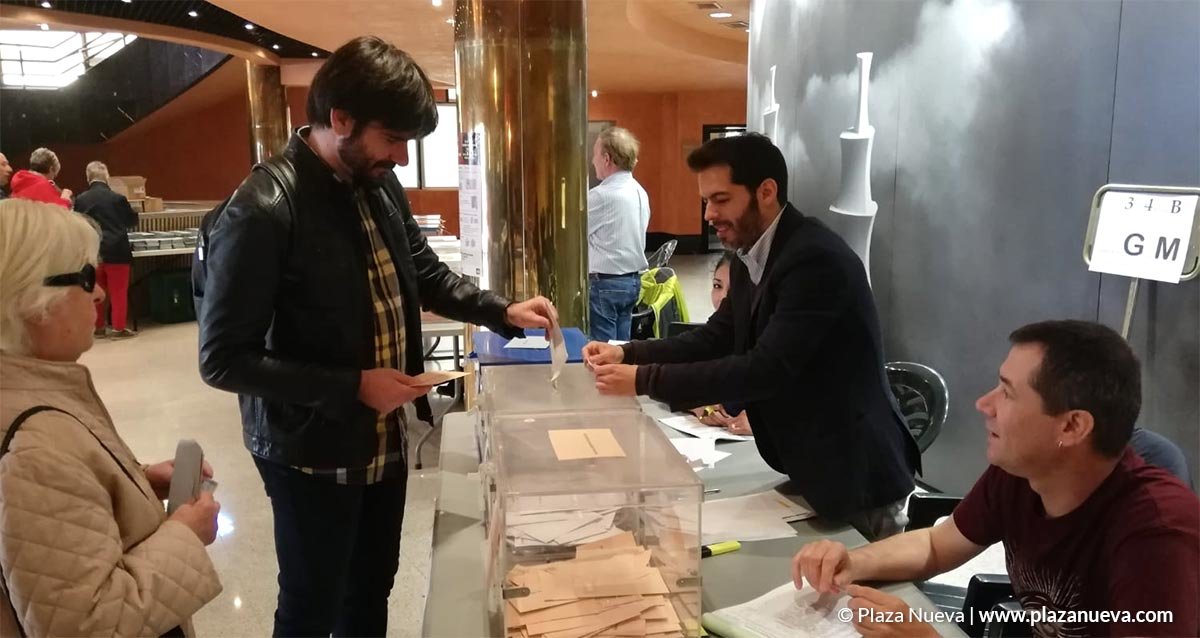 Eneko Larrarte votando