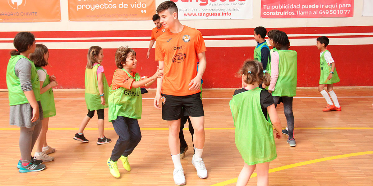El Ribera de Navarra visita el colegio colegio Otero de Navascués de Cintruénigo 2