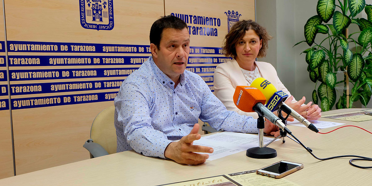 Presentación de la Feria Renancentista el concejal de Festejos en funciones, Julio Gracia, y la concejala de Cultura y Turismo en funciones, Waldesca Navarro 2