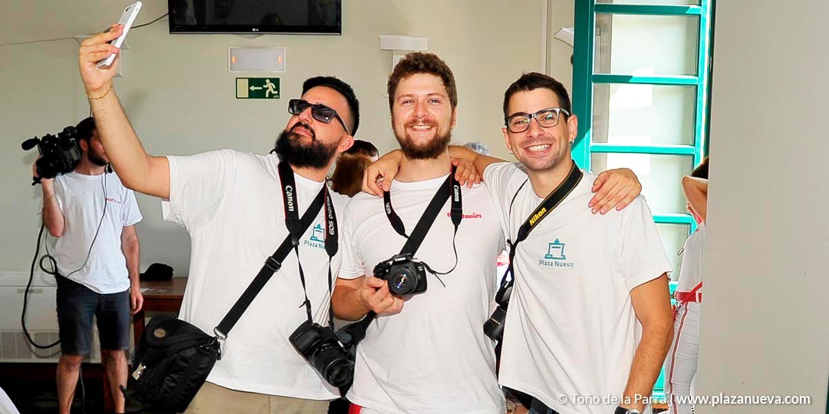 Mikel Arilla con sus compañeros David Preciado e Iker Sesma