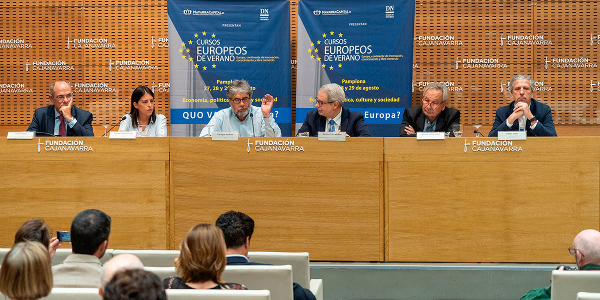 Jaume Duch (Parlamento Europeo), Adriana Maldonado (eurodiputada), Enrique Serbeto (ABC), Ferrán Tarradellas (Comisión Europea en España), Xavier Vidal Folch (El País) y Pablo Arias (eurodiputado)