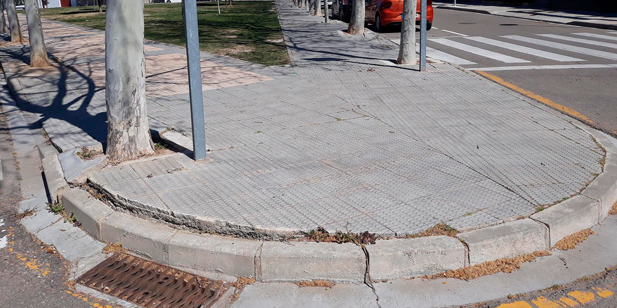 Arreglo de alcorques y aceras en Tudela