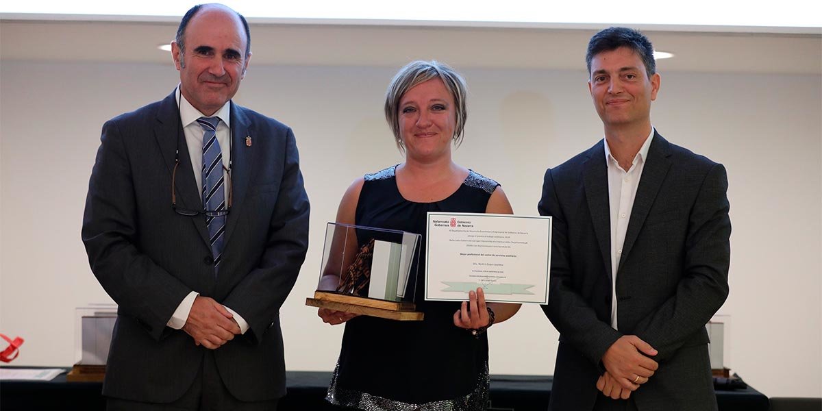 Una de las premiadas, Beatriz Zazpe, junto a Manu Ayerdi