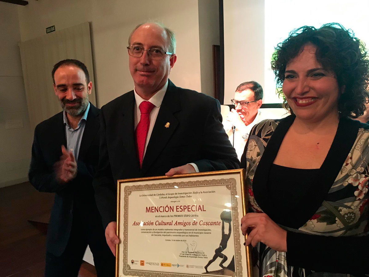 Santiago Rueda y Marta Gómara con la Mención Especial del Premio Sísifo
