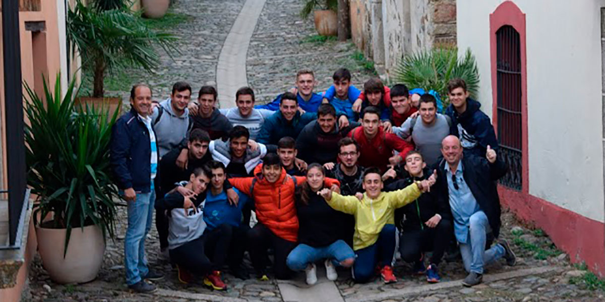 Alumnos y profesores del IES Gonzalo de Berceo de Alfaro en el Programa de Recuperación y Utilización Educativa de Pueblos Abandonados 2