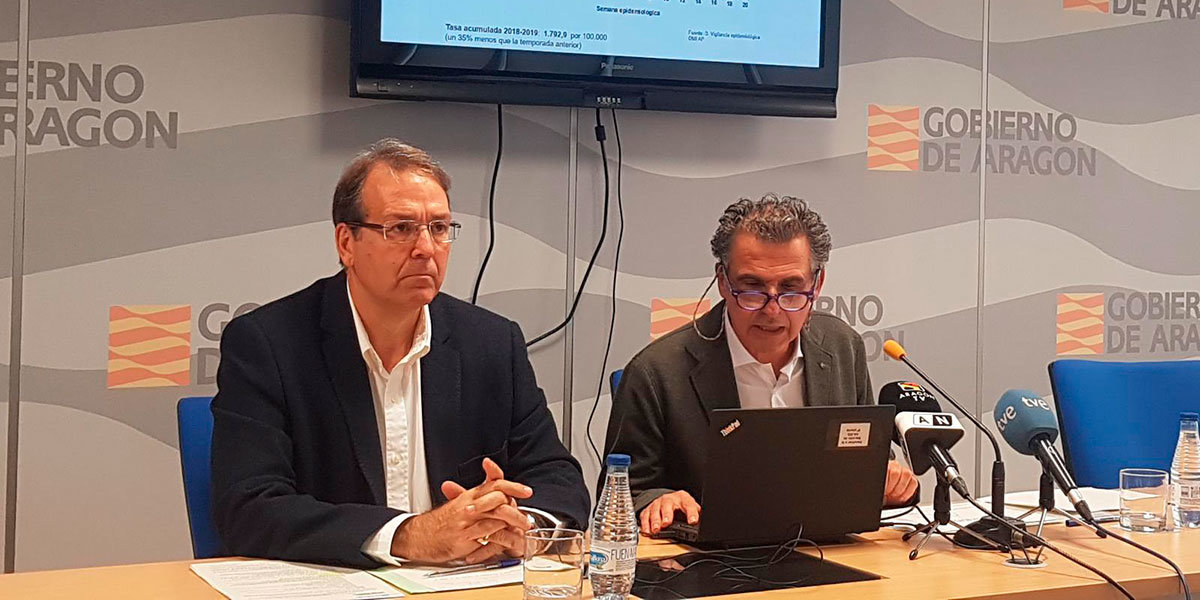 El director general de Salud Pública, Francisco Javier Falo (dcha.) y el asesor técnico de la Dirección General de Asistencia Sanitaria, Javier Marzo, en la rueda de prensa