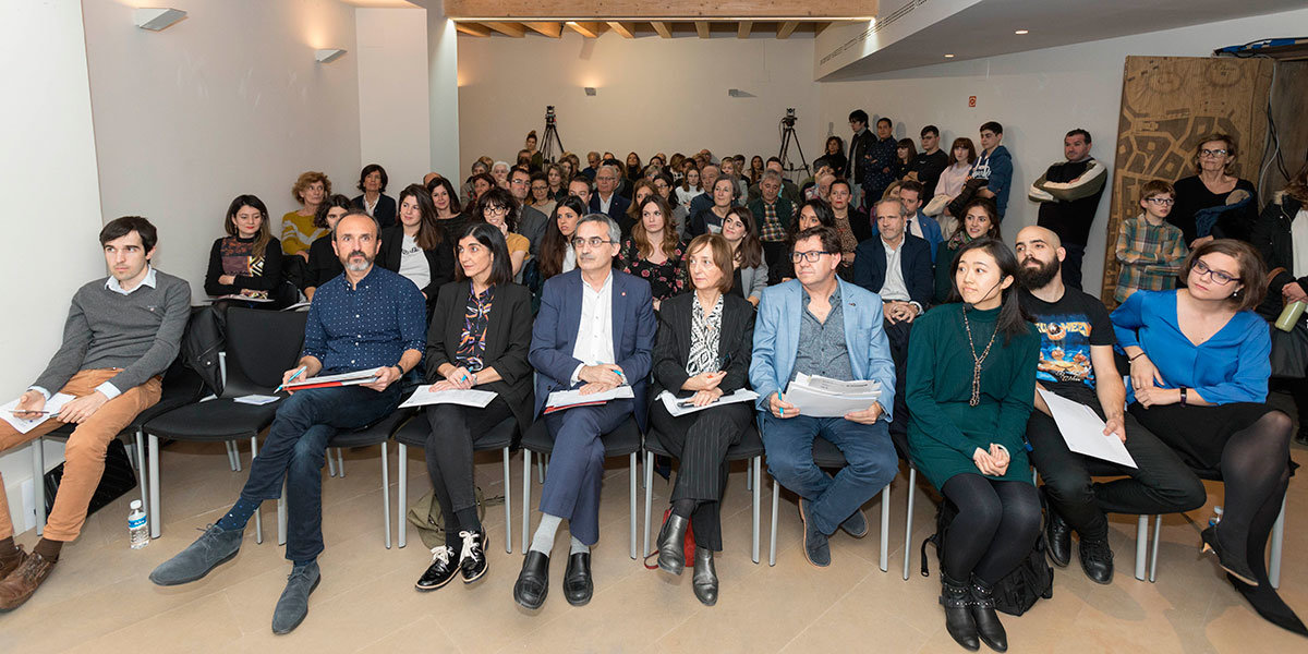 Imagen del público asistente a la final del certamen “Tesis en 3 Minutos”, celebrada en la Casa del Almirante de Tudela