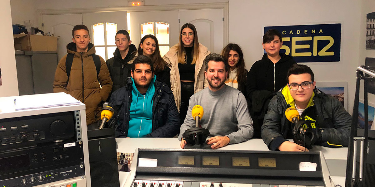El alumnado de la optativa Comunica2 visita la emisora Cadena Ser de Tudela