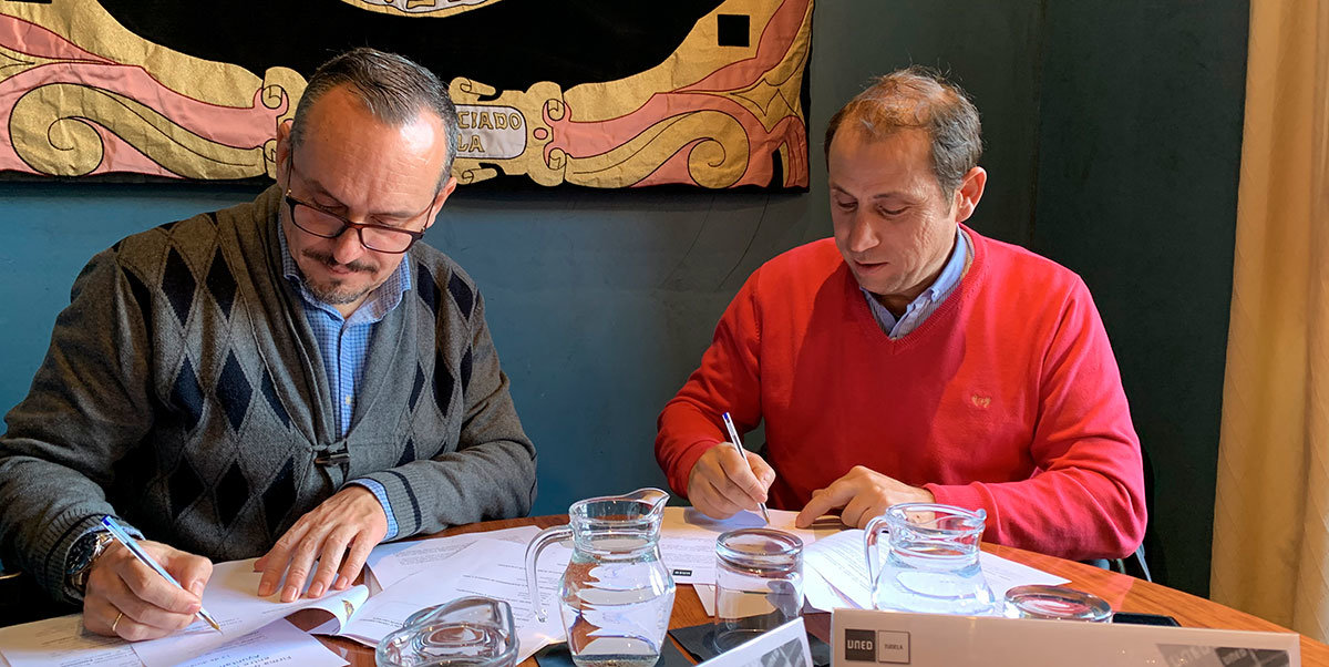 En la firma del convenio tomaron parte Luis J. Fernández Rodríguez, Director del Centro Asociado UNED de Tudela y Alberto Añón Jiménez, Alcalde de Cascante