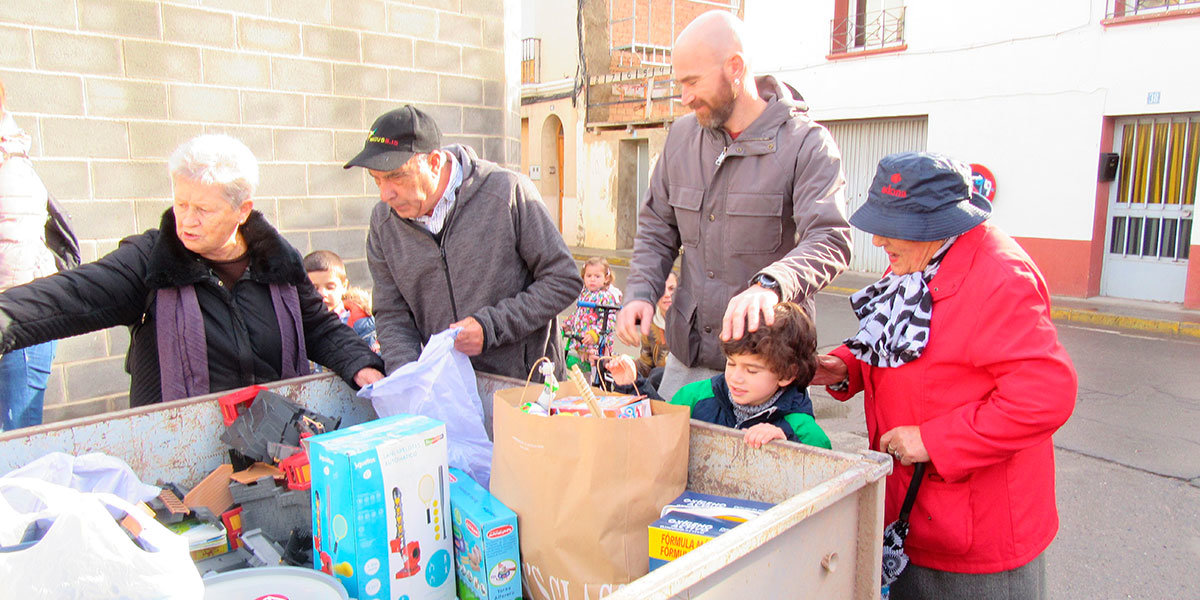 Los vecinos en la Cabalgata Solidaria de Murchante