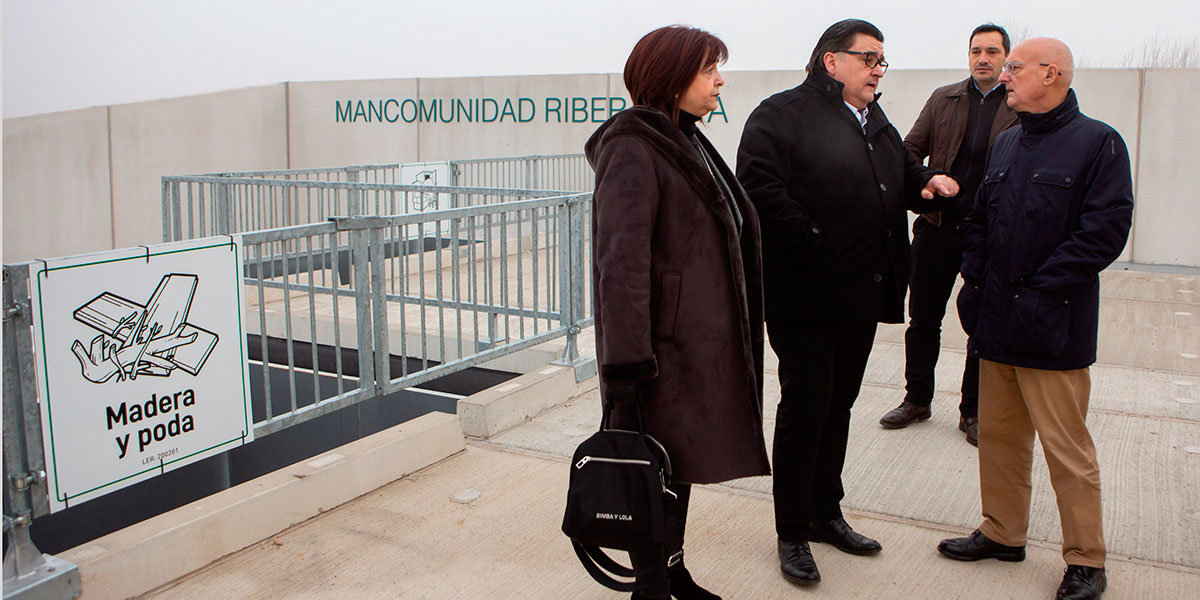 la presidenta de la Mancomunidad de R.S.U. Ribera alta de Navarra, Belén Cerdán León; Miguel Ángel Arrastio, gerente; Nicolás Ulibarri, gerente de la Mancomunidad de Montejurra; y el consejero Bernardo Ciriza