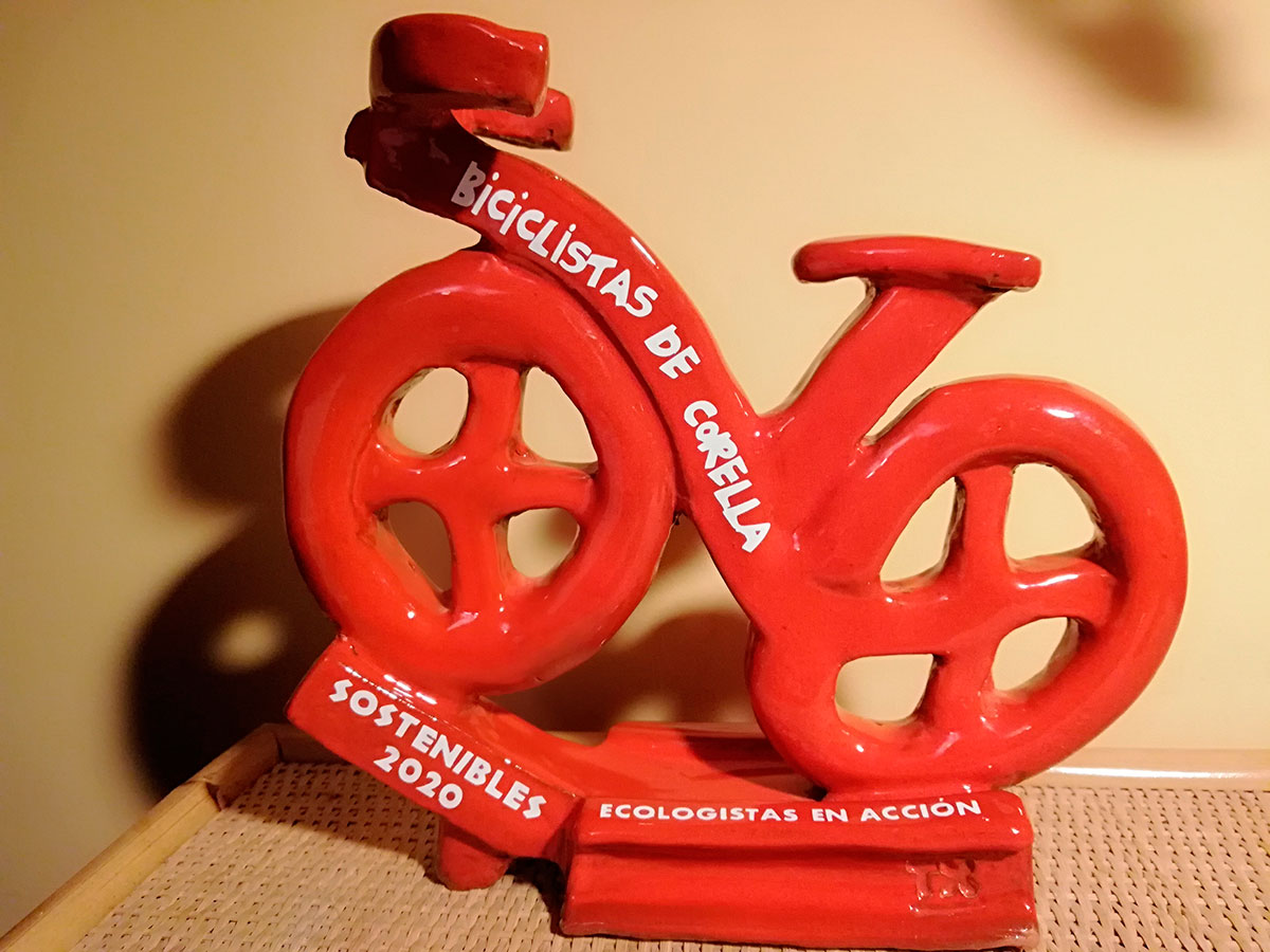 Este premio que consistió en una bicicleta de cerámica pintada en rojo, obra del alfarero Cándido “Chapetán”
