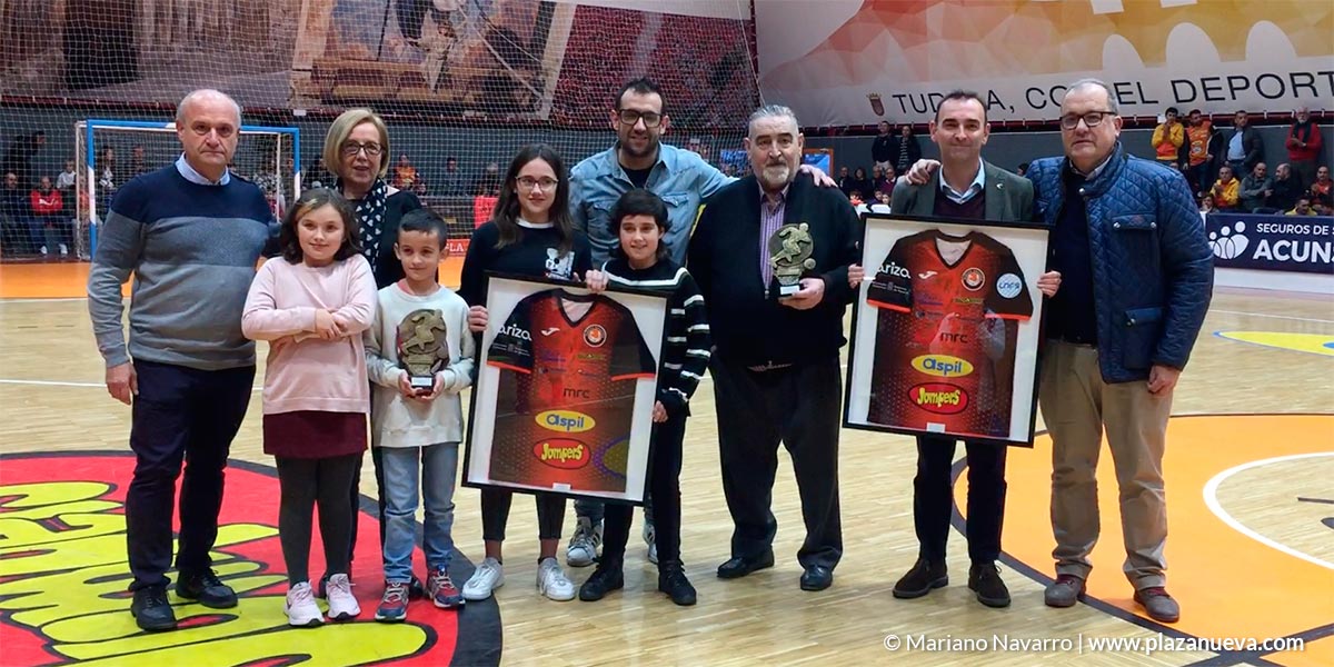 Homenaje a Ángel Corral por parte del Ribera Navarra FS