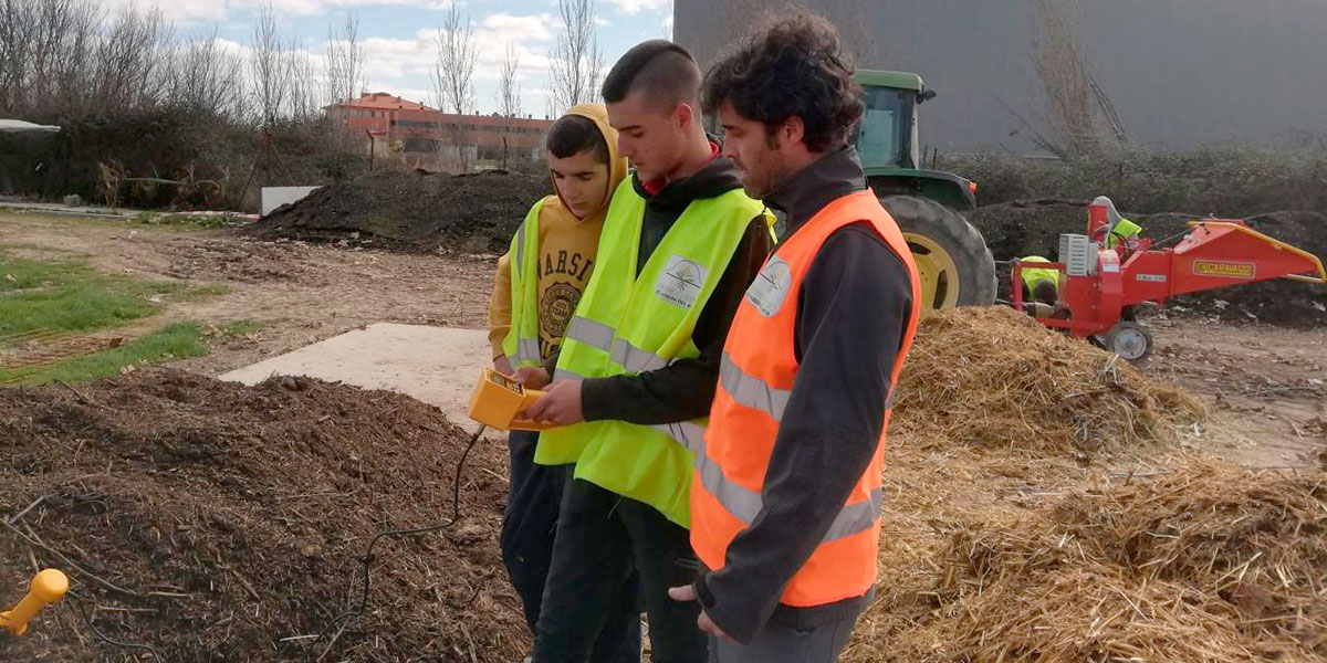 Los alumnos de la Escuela Agraria de Peralta aprenden a construir y gestionar una planta de compostaje 2
