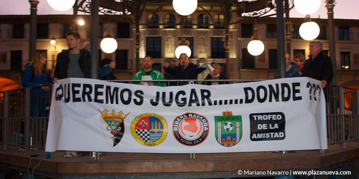 Concentración de los clubes de Tudela para exigir mejoras en sus instalaciones 1