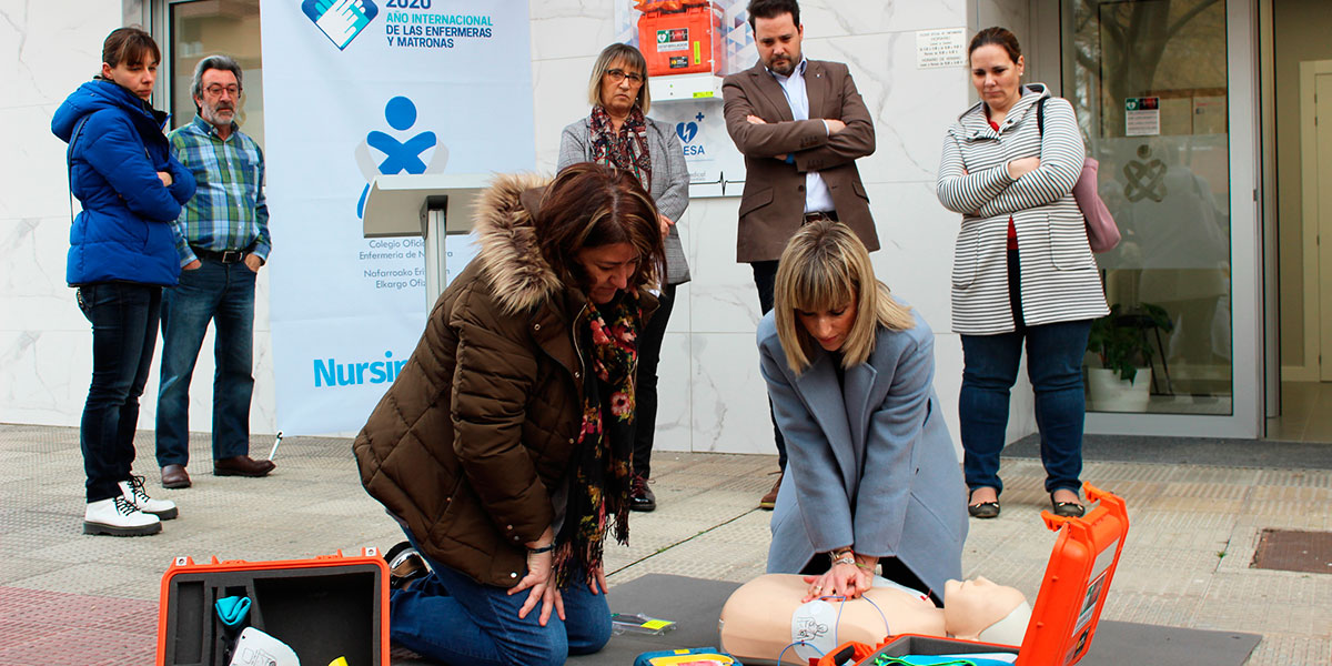 Tudela cuenta con un nuevo desfibrilador semiautomático en la sede del Colegio de Enfermería 1