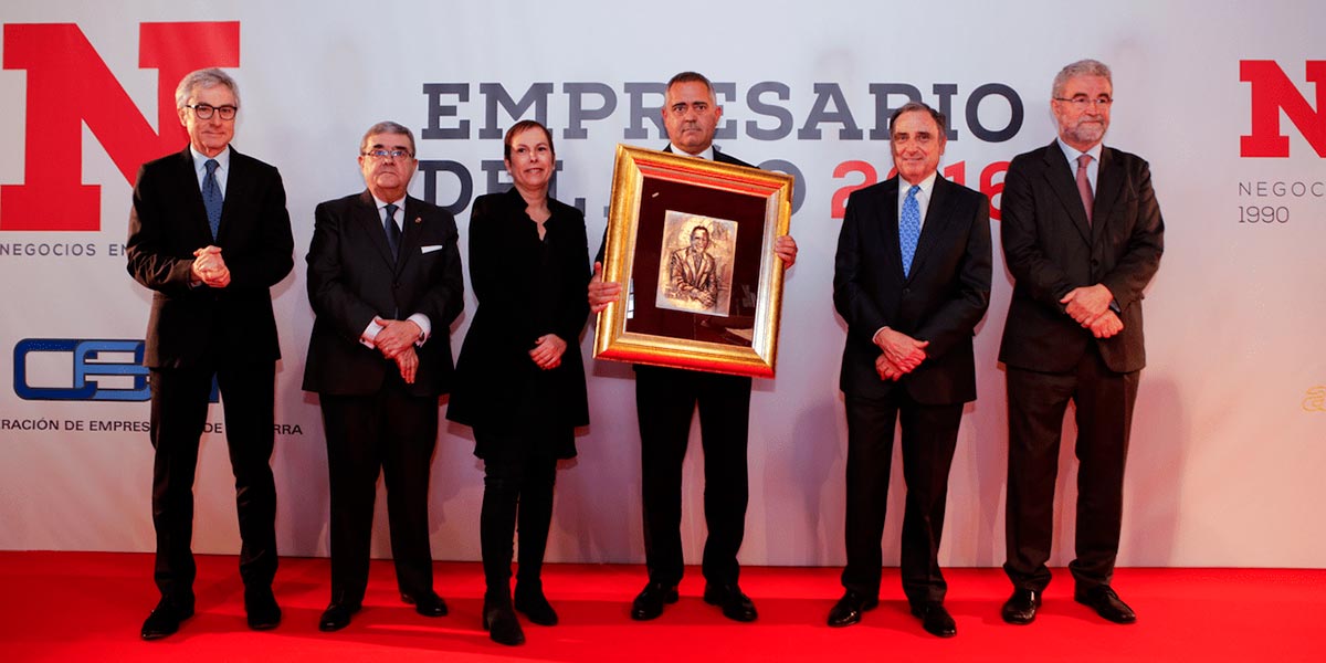 Juan Miguel Sucunza recogiendo el premio 'Empresario del Año 2016' como presidente de Azkoyen