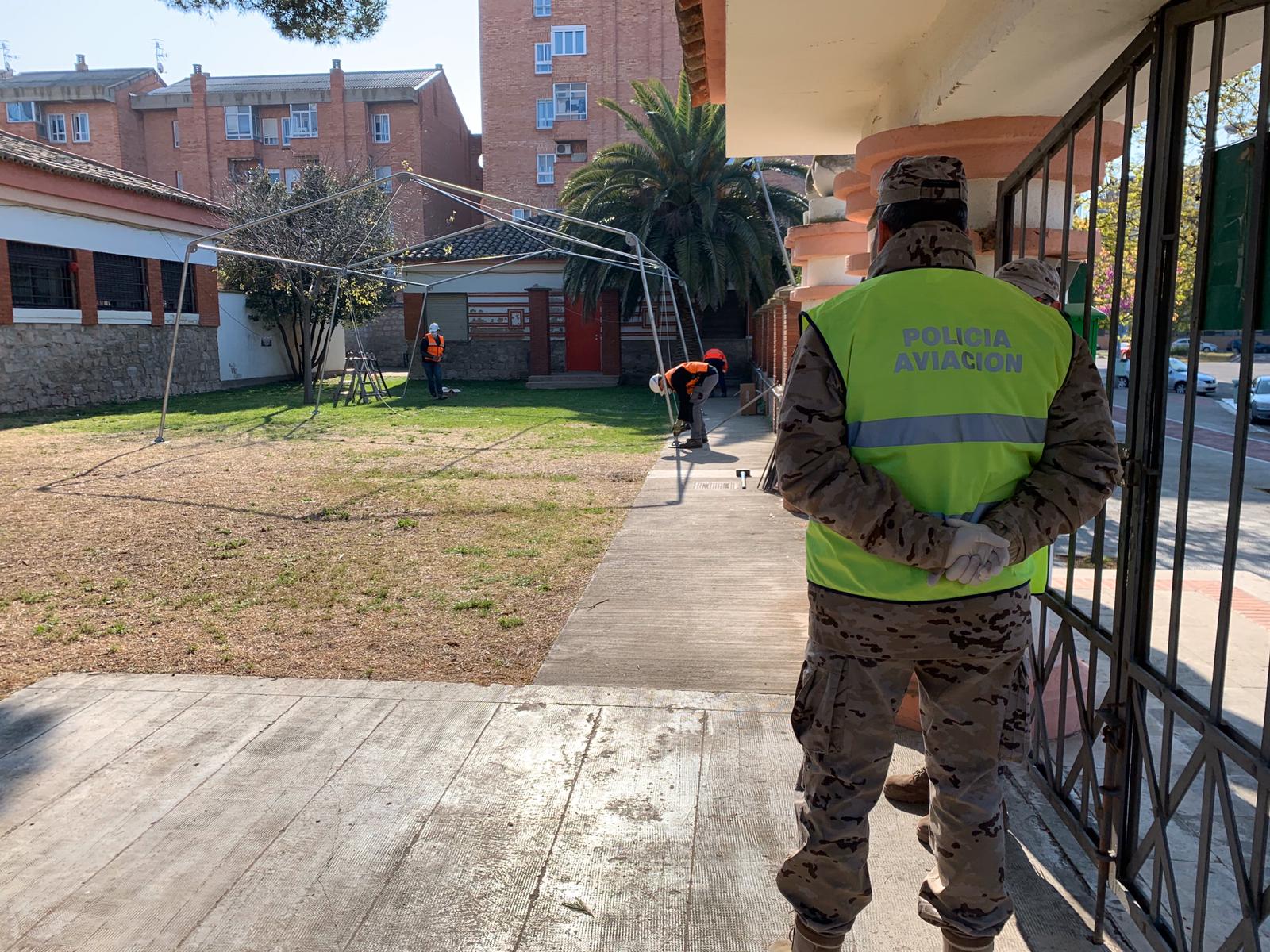 Instalación de la carpa en el albegue juvenil 2