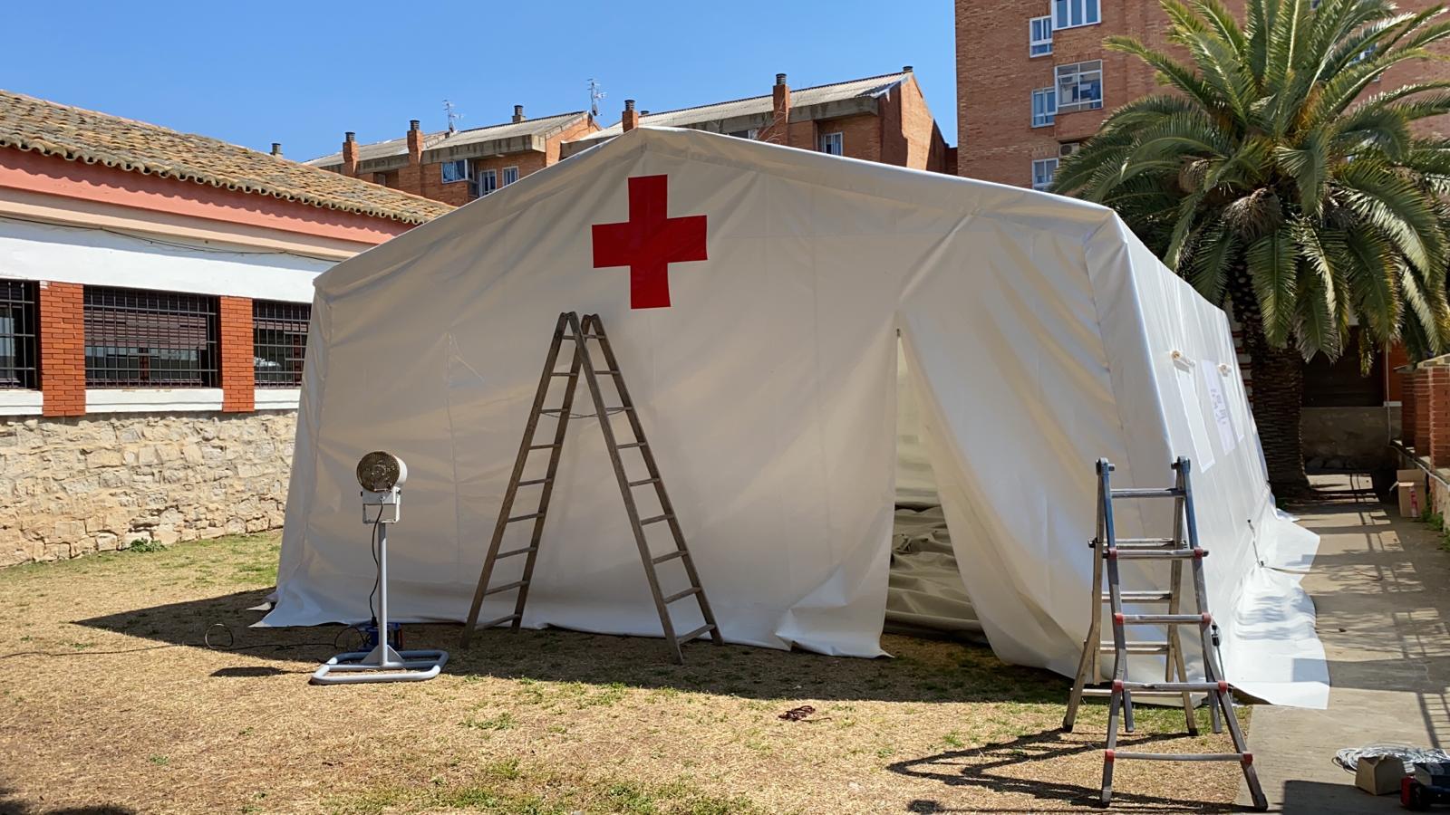 Instalación de la carpa en el albegue juvenil 3
