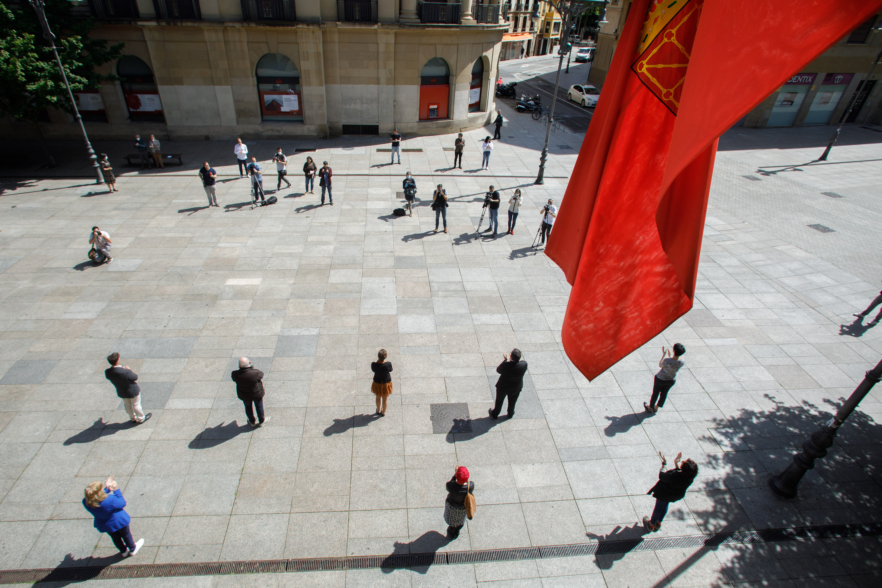 Homenaje a las víctimas del coronavirus en Navarra 1