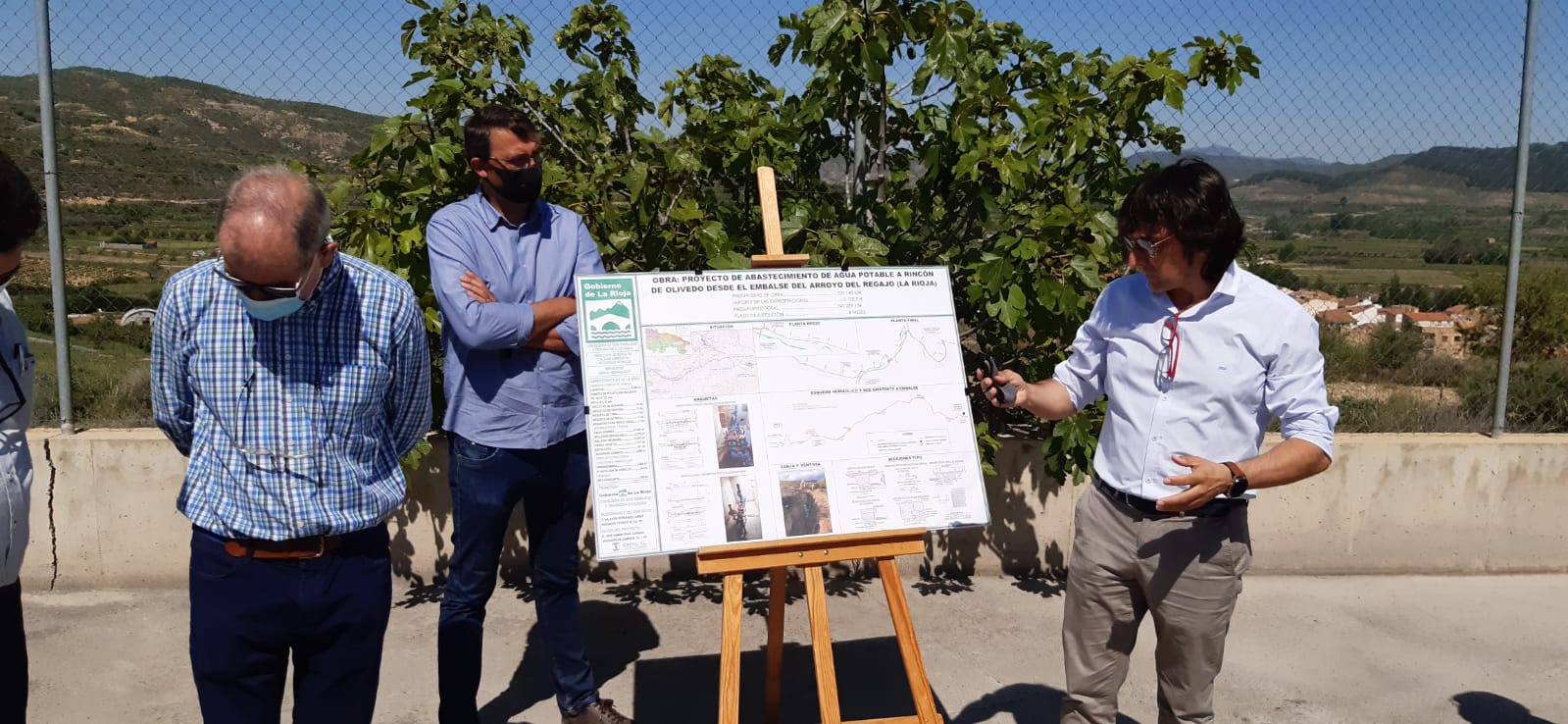 El consejero de Sostenibilidad y Transición Ecológica visita el abastecimiento de Rincón de Olivedo 4