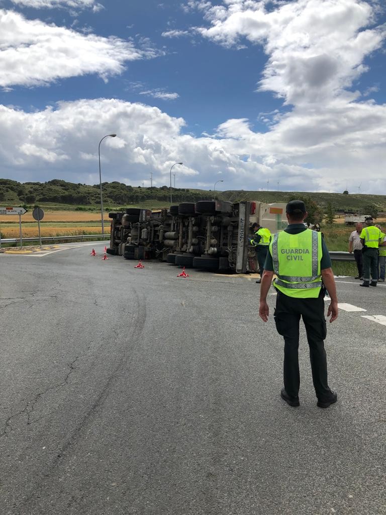 camión accidente en Peralta