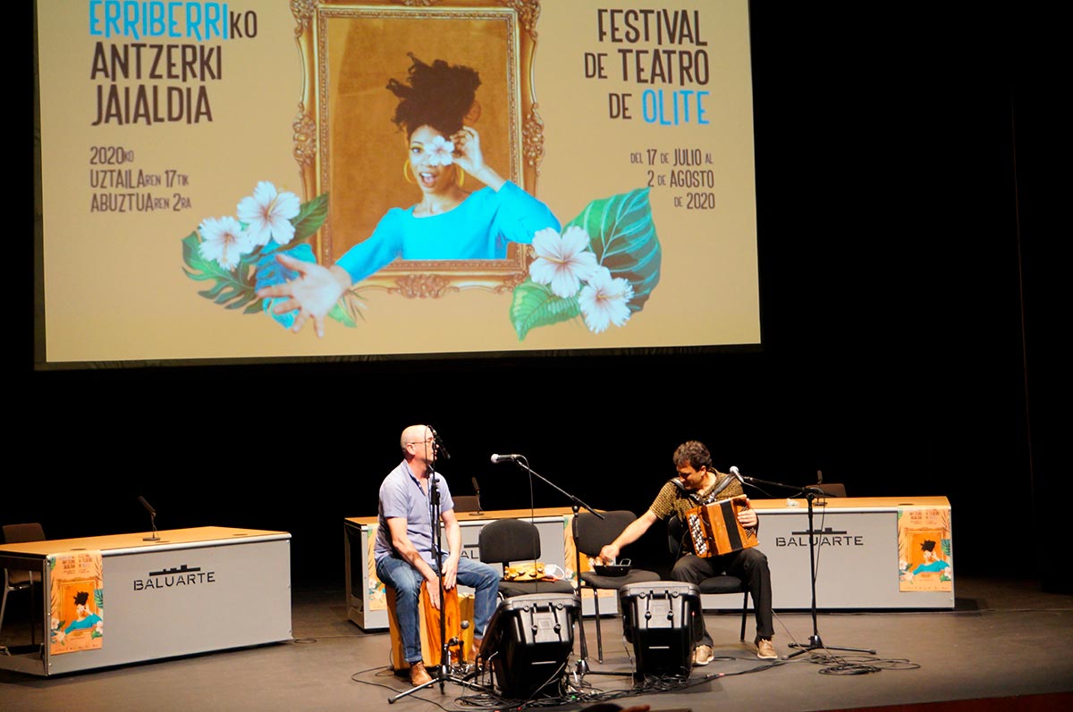 Actuación musical en la presentación de los Festivales de Olite