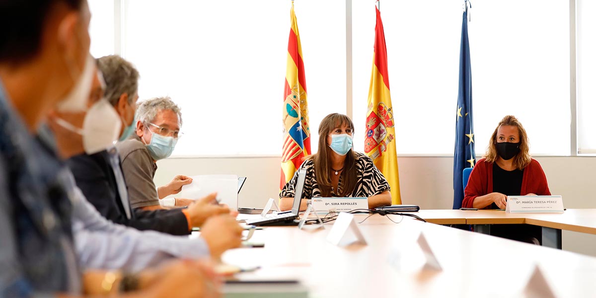Reunión informativa sobre datos COVID Las consejeras de Presidencia, Mayte Pérez, y de Sanidad, Sira Repollés