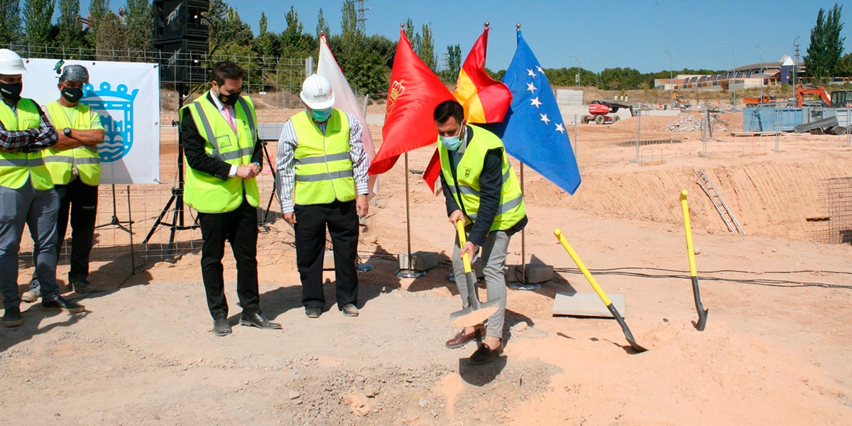 Acto de colocación de la primera piedra del Complejo deportivo 4