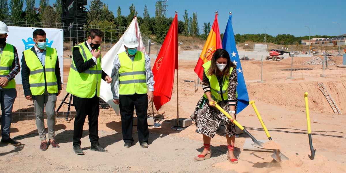 Acto de colocación de la primera piedra del Complejo deportivo 5