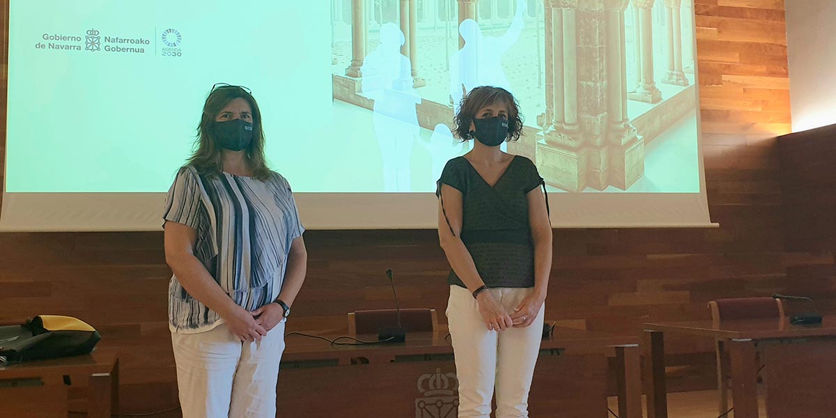 Alicia Ancho y la consejera Rebeca Esnaola