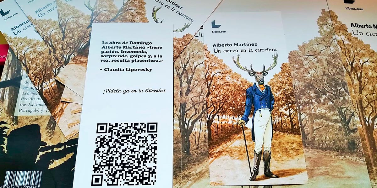 Marcapáginas y portada del libro ‘Un ciervo en la carretera’