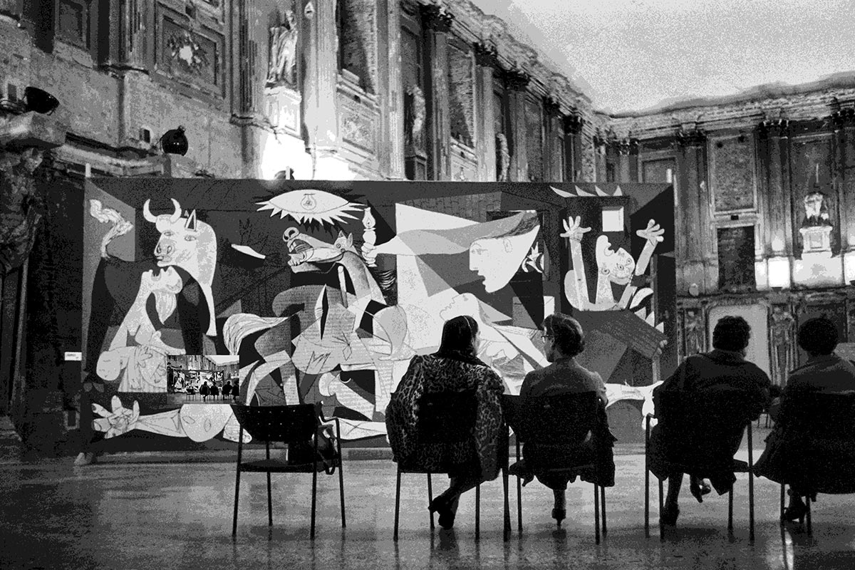 Instalación de la exposición Pablo Picasso en el Palazzo Reale, Milán, 1953 ITALY, Milan, Palazzo Reale, 1953