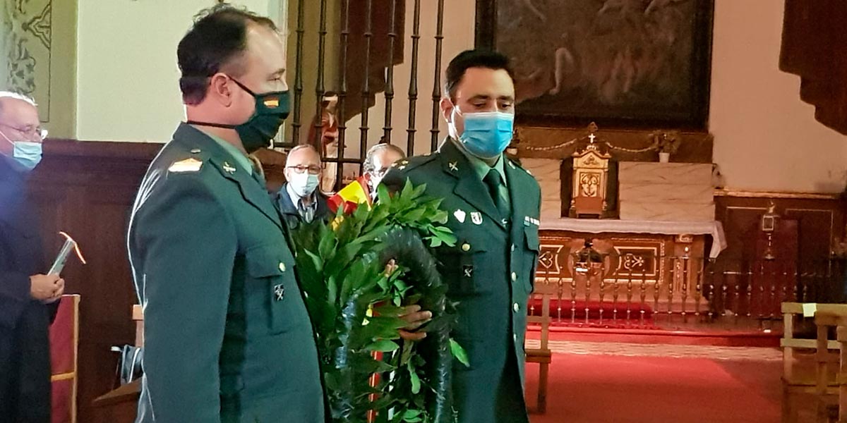 Momento de entrega de la corona de laurel