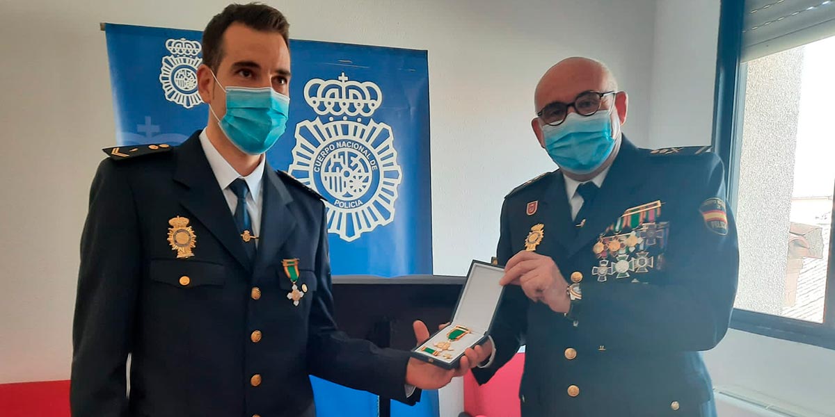 Primer contacto del alcalde con el nuevo jefe superior de la Policía Nacional de Navarra 3