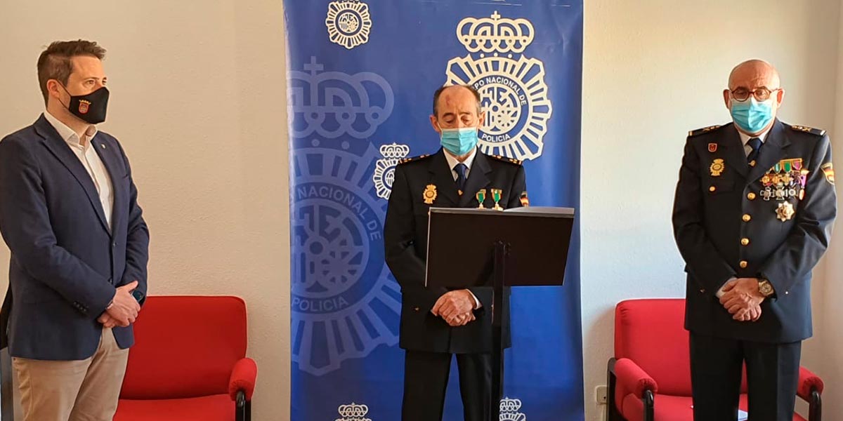 Primer contacto del alcalde con el nuevo jefe superior de la Policía Nacional de Navarra 5