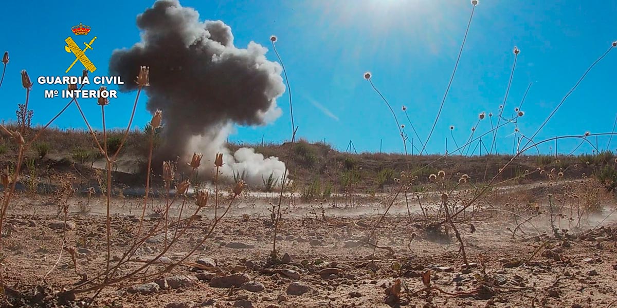 La Guardia Civil destruye dos artefactos explosivos localizados en Peralta y Castejón 3