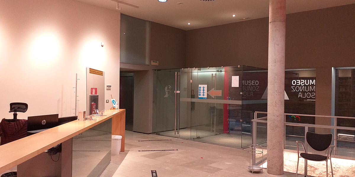 Museo Muñoz Sola de Arte Moderno focos entrada