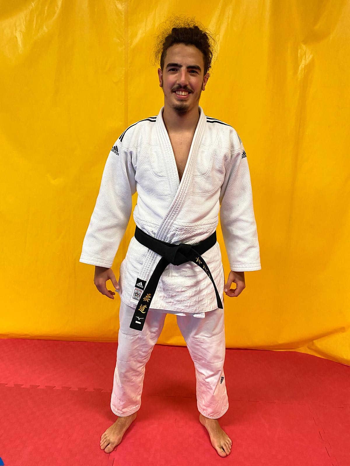 Óscar Pérez al finalizar el examen satisfactoriamente