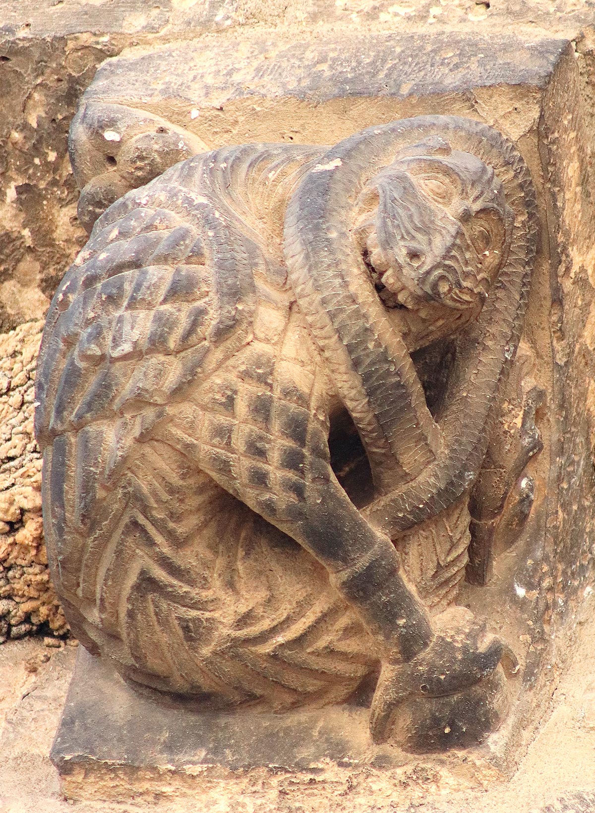 Monstruo infernal en la iglesia de la Magdalena