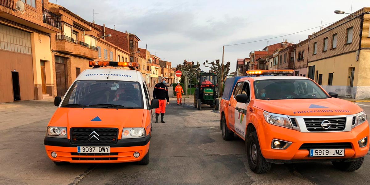 La Agrupación de voluntarios de Protección Civil se afanó en desinfectar las calles del municipio