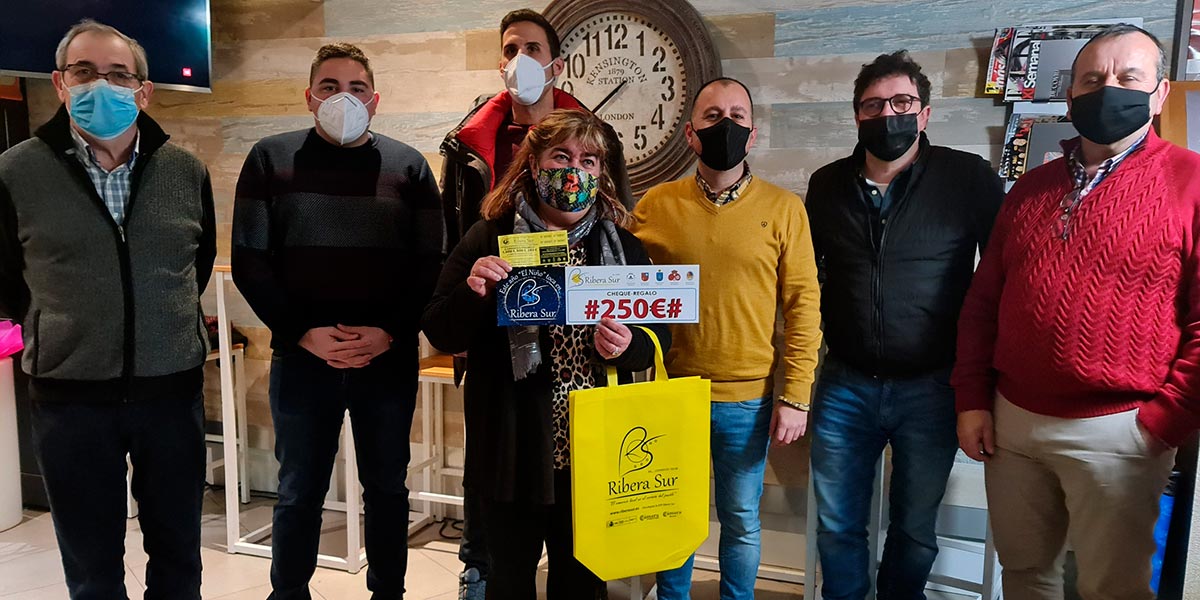 En cuanto a la entrega del tercer premio de un cheque regalo de 250 euros, la afortunada fue Ana Belén López Antón