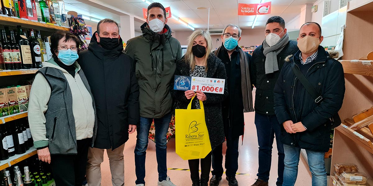 Los afortunados ganadores del cheque regalo de 1.000 euros fueron Sonia Malo Osta y su esposo Jesús Miranda Pinzolas