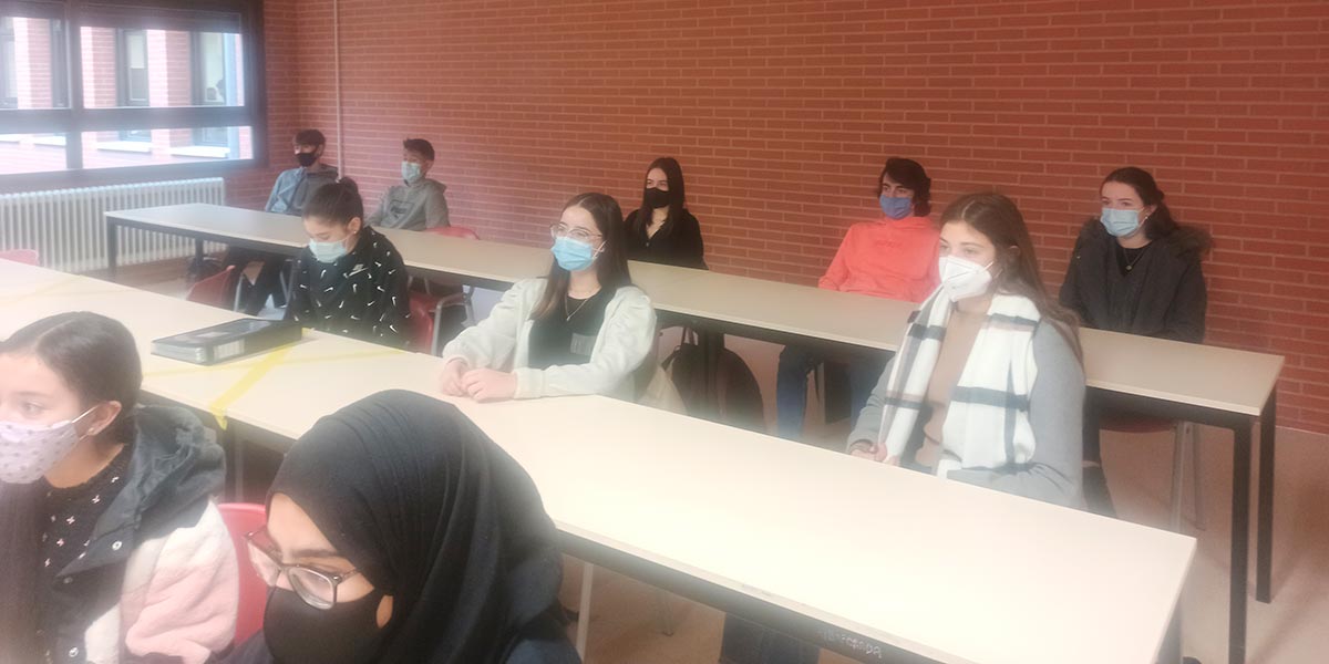 Ciclo de ponencias sobre sexualidad en el IES Valle del Ebro de Tudela 1