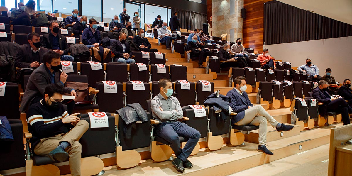 Asistentes al encuentro con la Presidenta Chivite