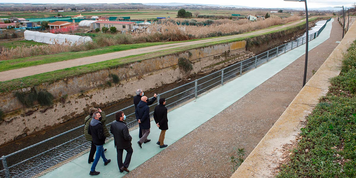 El nuevo paseo petaonal de Cabanillas se ubica en una de las márgenes del Canal de Tauste y comunica el mirador de la huerta del Ebro y la iglesia San Juan