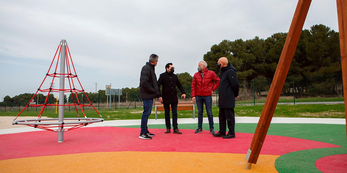 Parque infantil ubicado en la nueva zona verde ubicada junto al campo de fútbol de Caparroso y la salida de la carretera NA 128